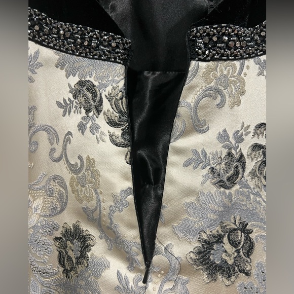 Gown - Picture 8 of 10